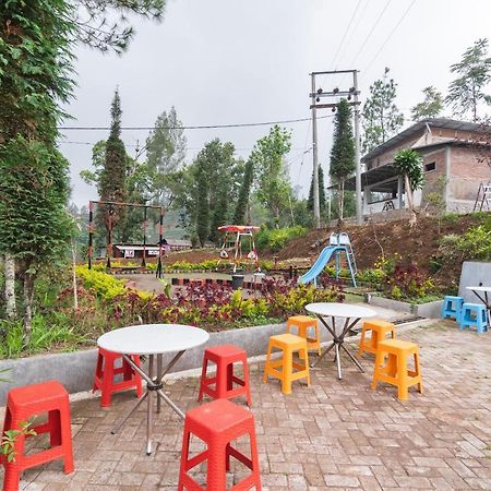 Oyo 1852 Intan Bromo Homestay Pasuruan Exterior photo