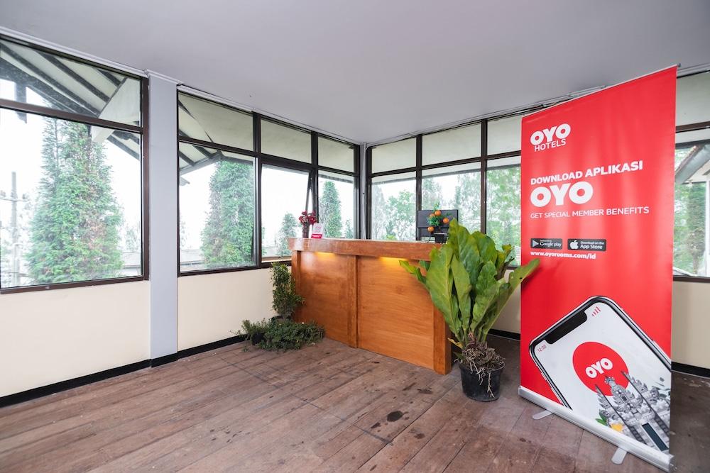 Oyo 1852 Intan Bromo Homestay Pasuruan Exterior photo