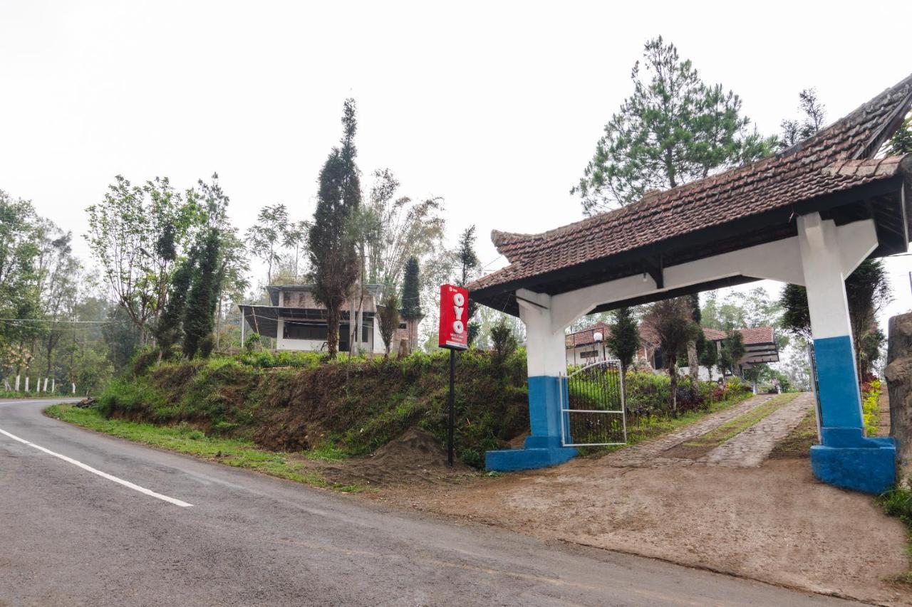 Oyo 1852 Intan Bromo Homestay Pasuruan Exterior photo