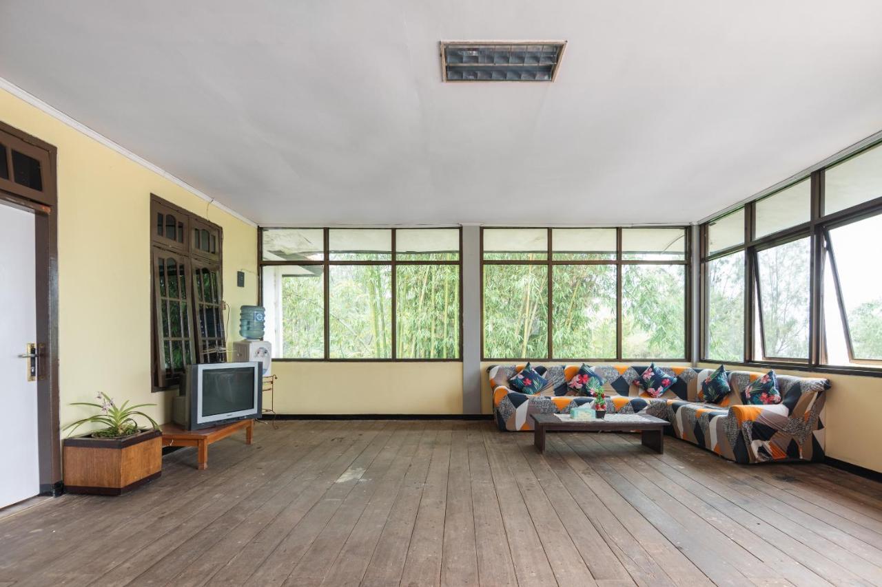 Oyo 1852 Intan Bromo Homestay Pasuruan Exterior photo