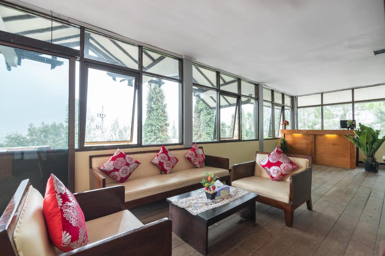 Oyo 1852 Intan Bromo Homestay Pasuruan Exterior photo